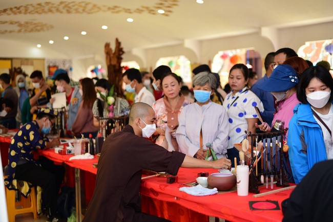 Chùm ảnh mồng một Tết Nhâm Dần